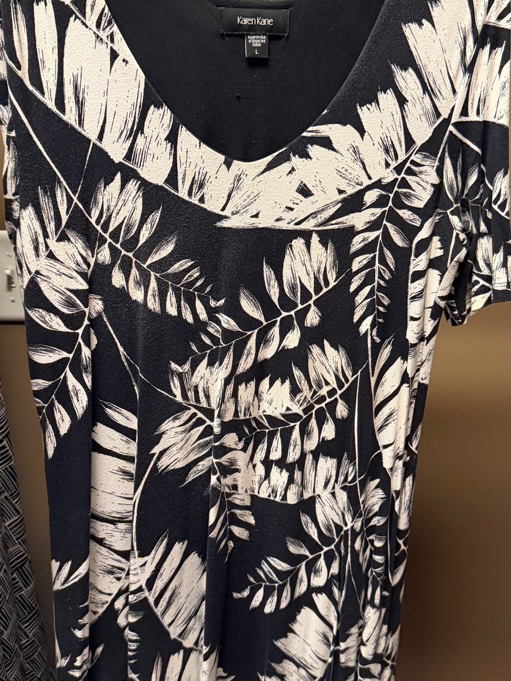 Karen Kane Black and White V-Neck Floral Print Women’s Dress